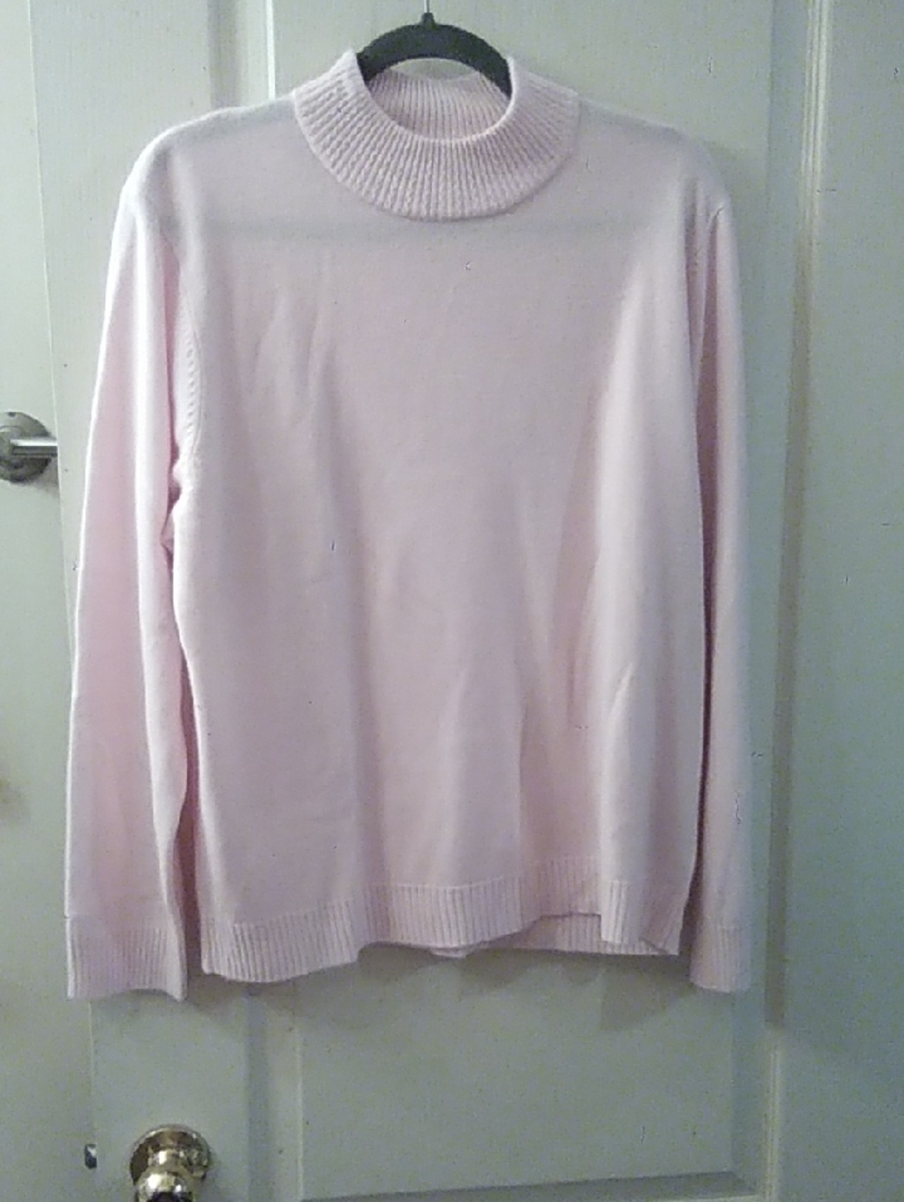 Ladies Lightweight Mock Neck Sweater in Pale Pink